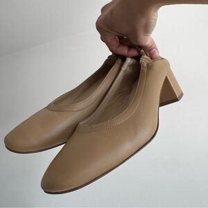 Everlane Beige Leather Block Heel Pumps Size 7 Minimal Classic